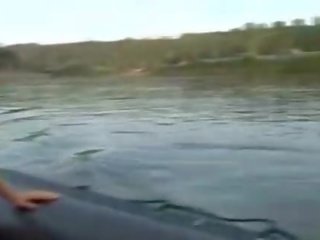דוּ בימבו כלבות מַעֲשֶׂה זה ב fisherboat