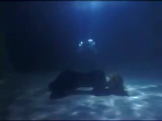 Підводний секс кліп captive 1