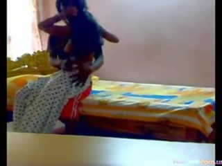 Pakistansk par knulling på den webkamera