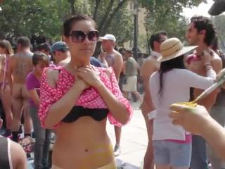2014 mexico wnbr - telanjang wanita & lelaki badan painted dalam square