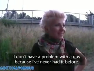 Publicagent hd blondi lesbo panee peniksen varten raha