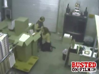 Warehouse arbetare blir trasig få hans cocked sugs