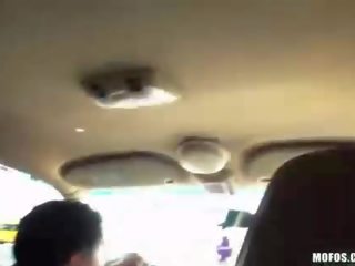 Provokues i ri femër charli shiin ka seks video në një taksi