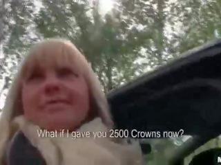 Csábító cseh fiatal nő fasz töltött -ban neki autó