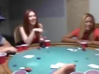 Млад тийнейджъри чукане на покер нощ