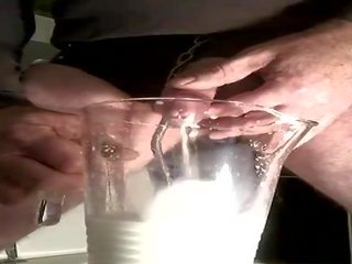 Pienas įėjimas į peter ir sperma