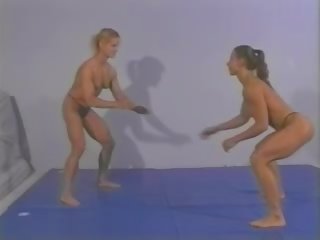 Monokini bírkózás cseh női testépítő vs fitnesz mode