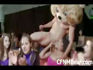 アマチュア 人形 吸う a 服を着た女性裸の男性 ストリッパー ピーター