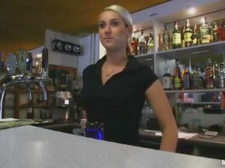 Malaki suso baguhan bartender payed pakikipagtalik