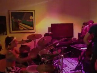 Felicity feline ยาว drum และ jam ด้วย เพื่อน ใน ลอส angeles หลัง the ฉาก