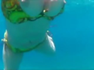 Debaixo de água xxx clipe swiming ejaculação