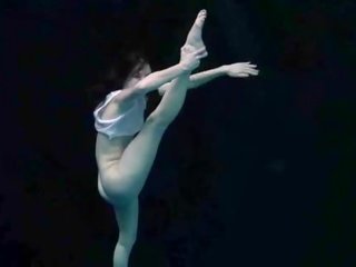 تحت الماء مرن gymnastic