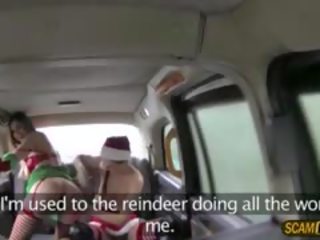 Passenger gyzlar teases the cab driver