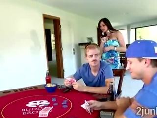 Перверзник губи в покер но краища чукане негов приятели exceptional милф