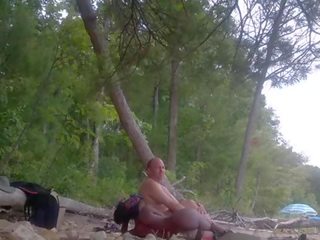 Negra nudista jerkink su hombre en oka desnuda playa