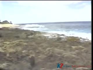 X évalué film hawaïen style - scène 1