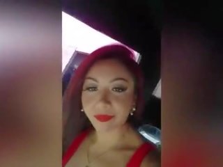 Hermosa chica tetona transmite por facebook | mas rodo -- 