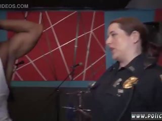 Lesbiete policija virsnieks un angell vasaras policija gangbang neapstrādāts video