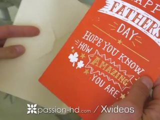 Το πάθος-hd fathers ημέρα πέος τσιμπουκώνοντας gift με βήμα εραστής lana rhoades