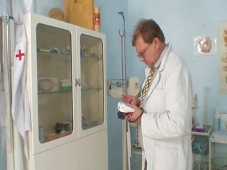 Nada Visits Her Gyno medical man For middle-aged Pussy Speculum Gyno Exam