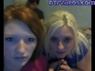 Webcam có ba người với 2 sừng thiếu niên pussies