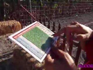 Blond feature flashes in corn maze