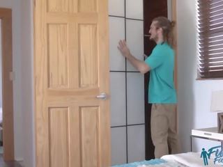 Piper june su stepbrother follada detrás la puerta