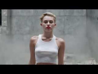 Miley 赛勒斯 裸 在 她的 新 音乐 mov