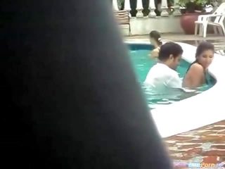 Par fucks i en offentlig basseng film