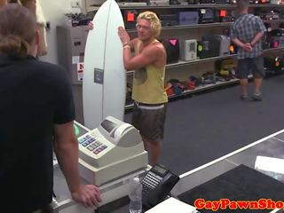 Ευθεία surfer spitroasted στο pawnshop