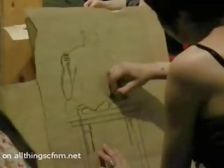 נקבה בלבוש וגברים עירומים ביחד drawing עירום ביצועים אמנות
