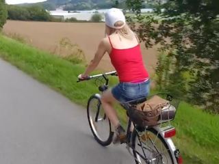 Bicyle tour uçları ile çift yük arasında emzikli