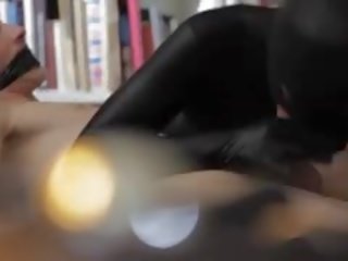 Catsuit intruder fucks ji špinavý film otrok