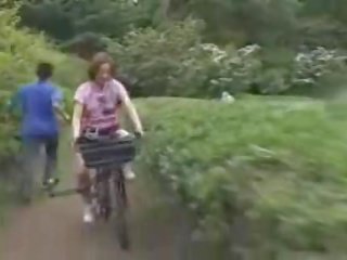 Japoneze i ri zonjë masturbated ndërsa kalërim një specially modified seks video bike!
