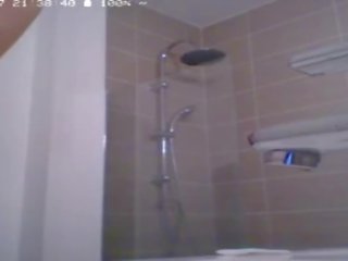 Preggo belleza tomando un ducha en cámara web
